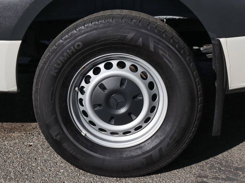 Used 2021 Mercedes-Benz Sprinter 2500 image 38