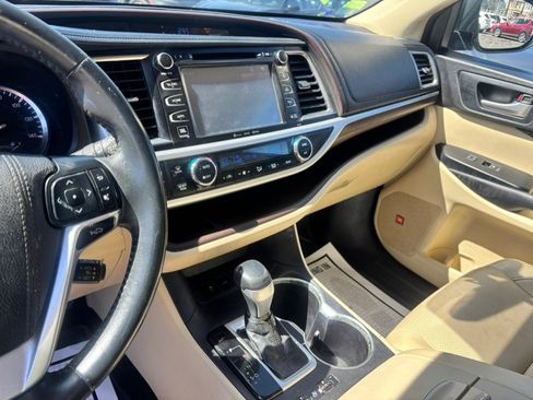 Used 2016 Toyota Highlander Limited w/ Driver Technology Package AWD/4WD image 26