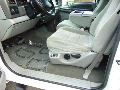 Used 2004 Ford F250 XLT image 5