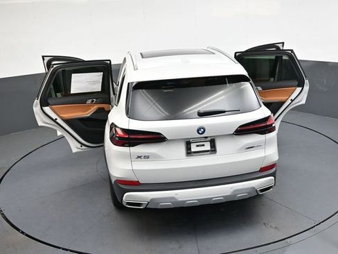 New 2026 BMW X5 xDrive50e image 32
