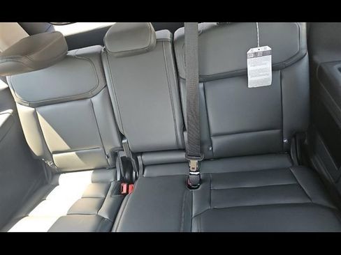 Used 2025 Ford Expedition Active image 7