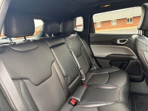Used 2025 Jeep Compass Latitude w/ Sun & Sound Group AWD/4WD image 20