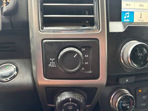 Used 2017 Ford F150 Platinum w/ Equipment Group 701A Luxury AWD/4WD image 14