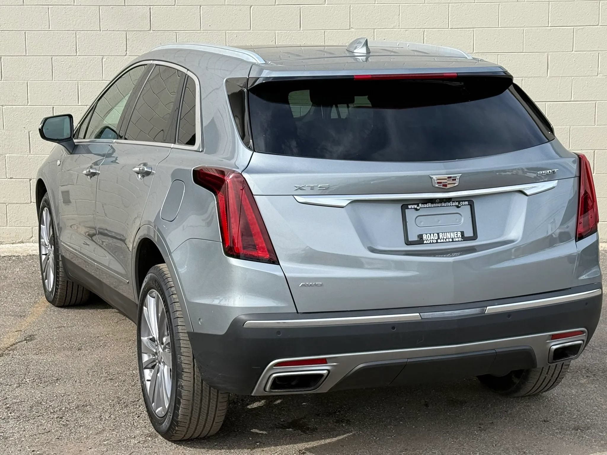 Used 2023 Cadillac XT5 Premium Luxury w/ Technology Package AWD/4WD image 6