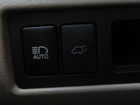 Used 2018 Toyota Sequoia Limited w/ Safety & Convenience Package AWD/4WD image 43