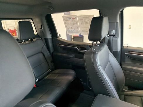 Used 2025 Chevrolet Silverado 1500 LT w/ Z71 Off-Road Package AWD/4WD image 26