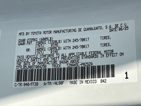 Certified 2025 Toyota Tacoma SR5 AWD/4WD image 28
