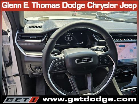 Certified 2025 Jeep Grand Cherokee Limited w/ Luxury Tech Group II AWD/4WD image 16