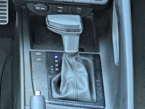 Used 2025 Hyundai Elantra Sport FWD image 30