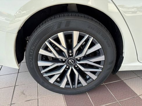 Used 2025 Nissan Altima 2.5 SV FWD image 30