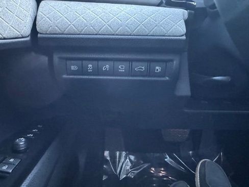 Used 2025 Toyota Camry XLE w/ Premium Plus Package AWD/4WD image 31