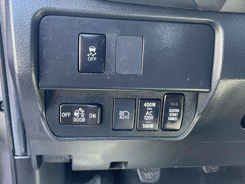 Used 2022 Toyota Tacoma TRD Off-Road AWD/4WD image 17