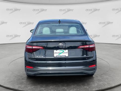Used 2023 Volkswagen Jetta SE w/ Panoramic Sunroof Package FWD image 7
