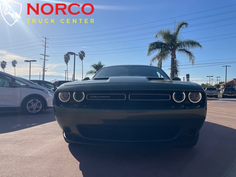 Used 2022 Dodge Challenger SXT RWD image 3