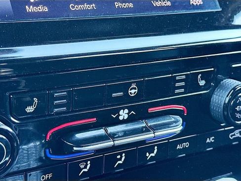 Used 2024 Jeep Grand Cherokee Altitude image 19