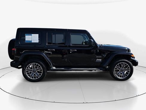 Used 2023 Jeep Wrangler Unlimited Sahara w/ Cold Weather Group AWD/4WD image 5