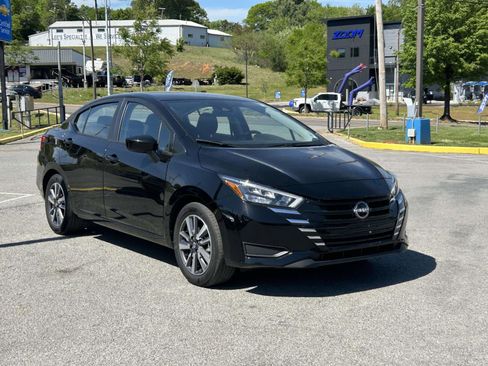 Used 2025 Nissan Versa SV FWD image 1