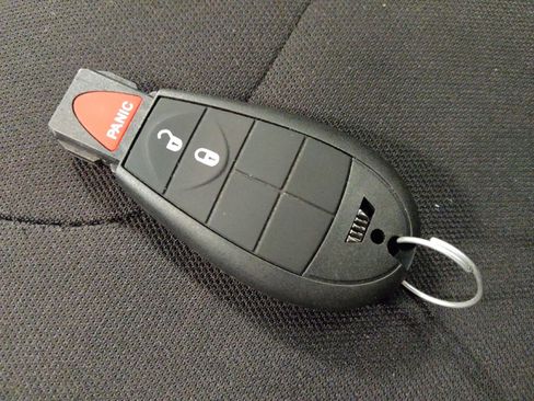 Used 2019 Jeep Cherokee Latitude w/ Popular Appearance Group FWD image 32