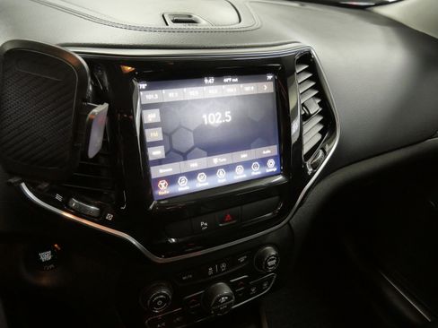 Used 2019 Jeep Cherokee Limited image 22