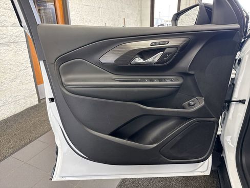 Used 2024 GMC Terrain SLT w/ Tech Package FWD image 36