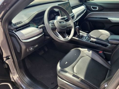 Used 2024 Jeep Compass Latitude image 13