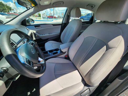 Used 2019 Hyundai Sonata SE w/ Cargo Package image 13