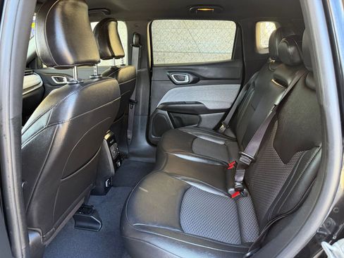 Used 2025 Jeep Compass Latitude image 24