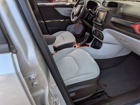 Used 2017 Jeep Renegade Latitude w/ Popular Equipment Group FWD image 29