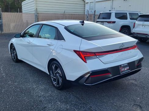 Used 2025 Hyundai Elantra SEL image 5