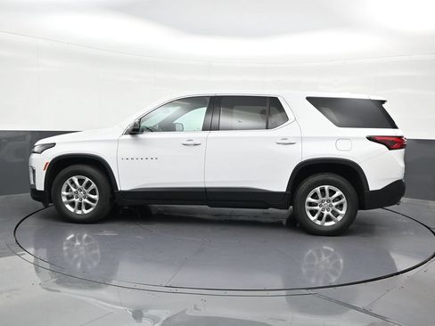 Used 2022 Chevrolet Traverse LS FWD image 2