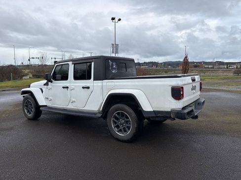 Used 2021 Jeep Gladiator Overland image 11
