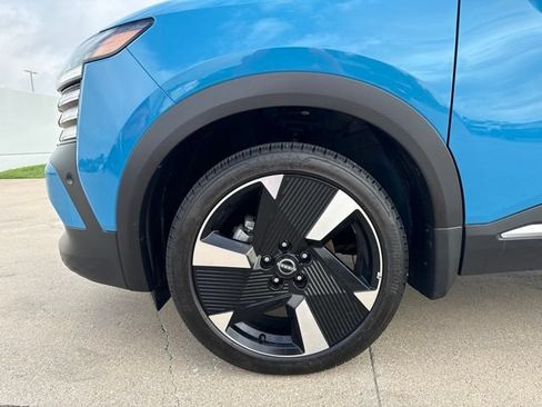 Used 2025 Nissan Kicks SR w/ Illumination Package FWD image 10