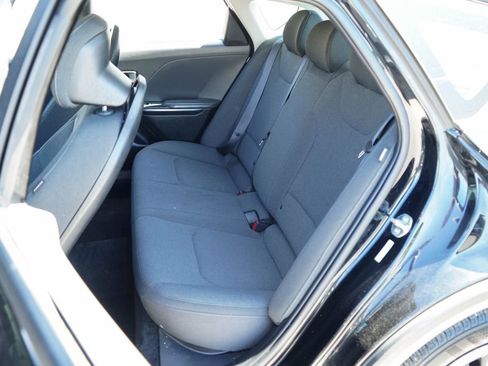 Used 2025 Kia K4 LX image 9