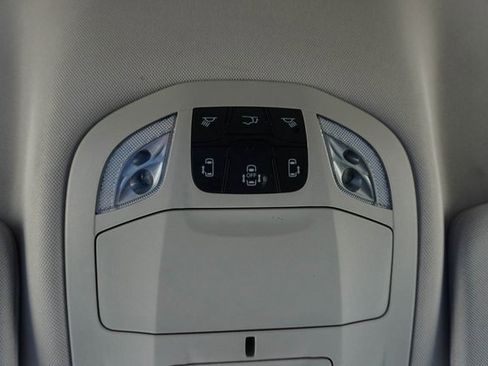 Used 2024 Chrysler Pacifica Touring-L image 27