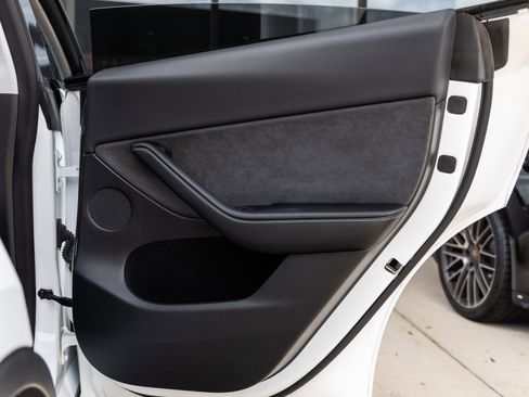 Used 2023 Tesla Model Y Long Range AWD/4WD image 31