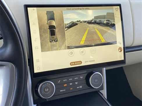 Used 2023 Land Rover Range Rover Long Wheelbase SE image 15