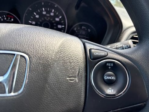 Used 2022 Honda HR-V LX image 25