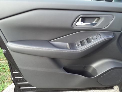 Certified 2025 Nissan Rogue SV FWD image 7
