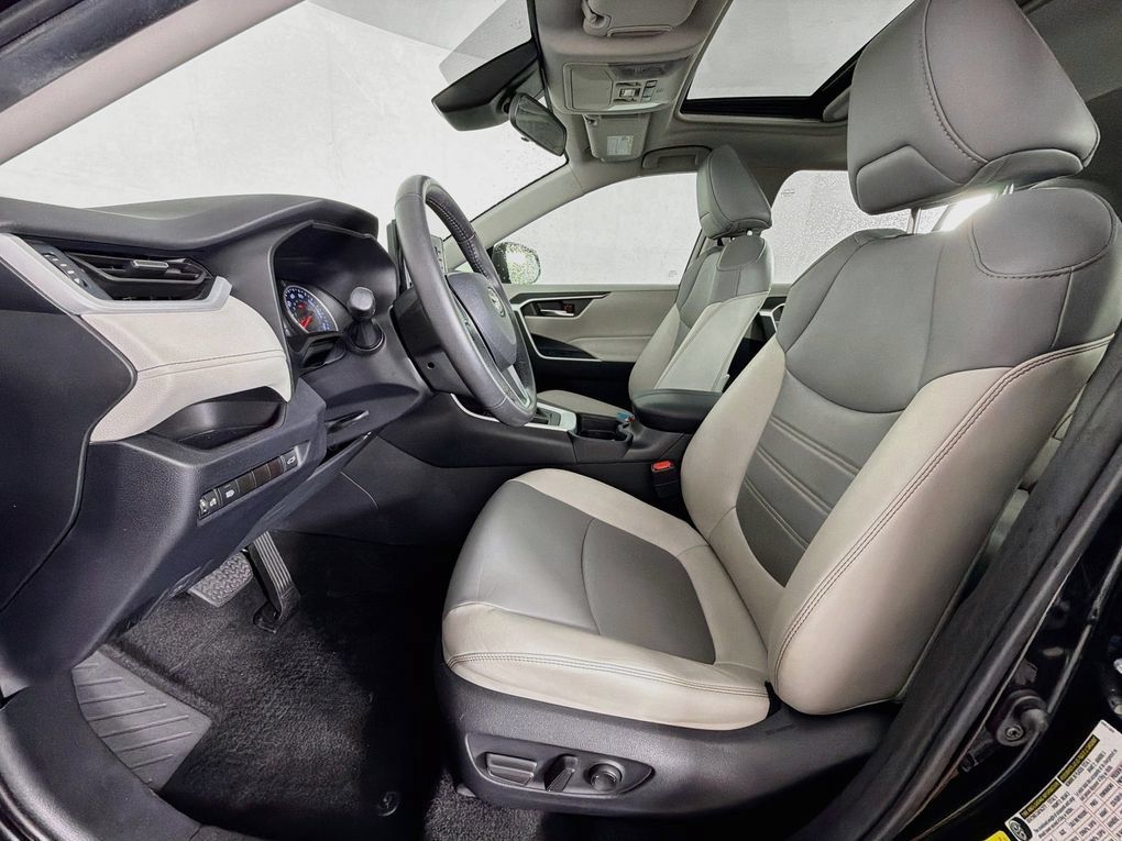 Used 2021 Toyota RAV4 XLE Premium FWD image 12