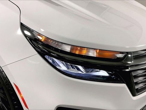 Used 2024 Chevrolet Equinox LS w/ LS Convenience Package image 39