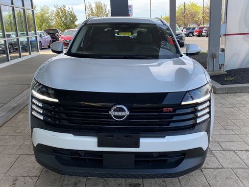 Used 2025 Nissan Kicks SR FWD image 2