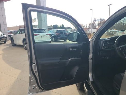 Used 2023 Toyota Tacoma TRD Off-Road image 17