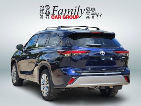 New 2026 Toyota Highlander Platinum image 3