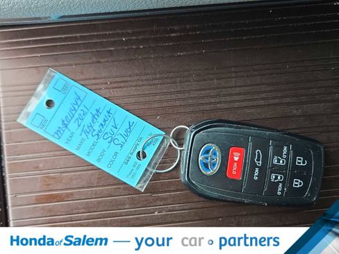 Used 2021 Toyota Sienna XLE w/ XLE Plus Package image 21