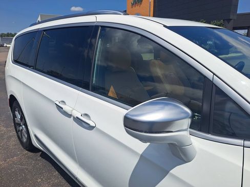 Certified 2022 Chrysler Pacifica Pinnacle FWD image 44