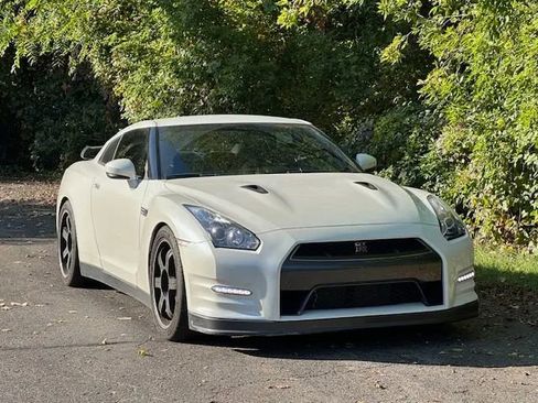 Used 2014 Nissan GT-R Black Edition image 5