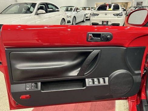 Used 2009 Volkswagen Beetle S image 20