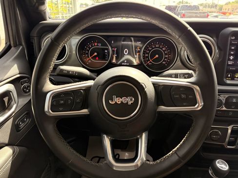 Used 2023 Jeep Gladiator Overland AWD/4WD image 17