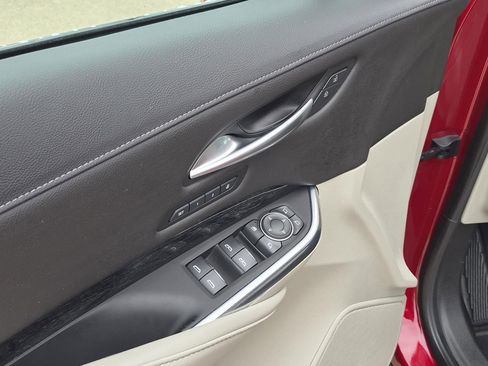 Certified 2021 Cadillac XT4 Premium Luxury FWD image 12