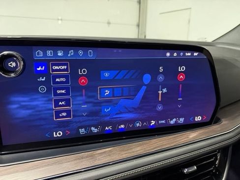 Certified 2026 Chevrolet Suburban Premier AWD/4WD image 22